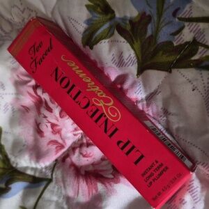 Too Faced Lip Injection Extreme Lip Plumper Strawberry Kiss Lip Gloss NIB